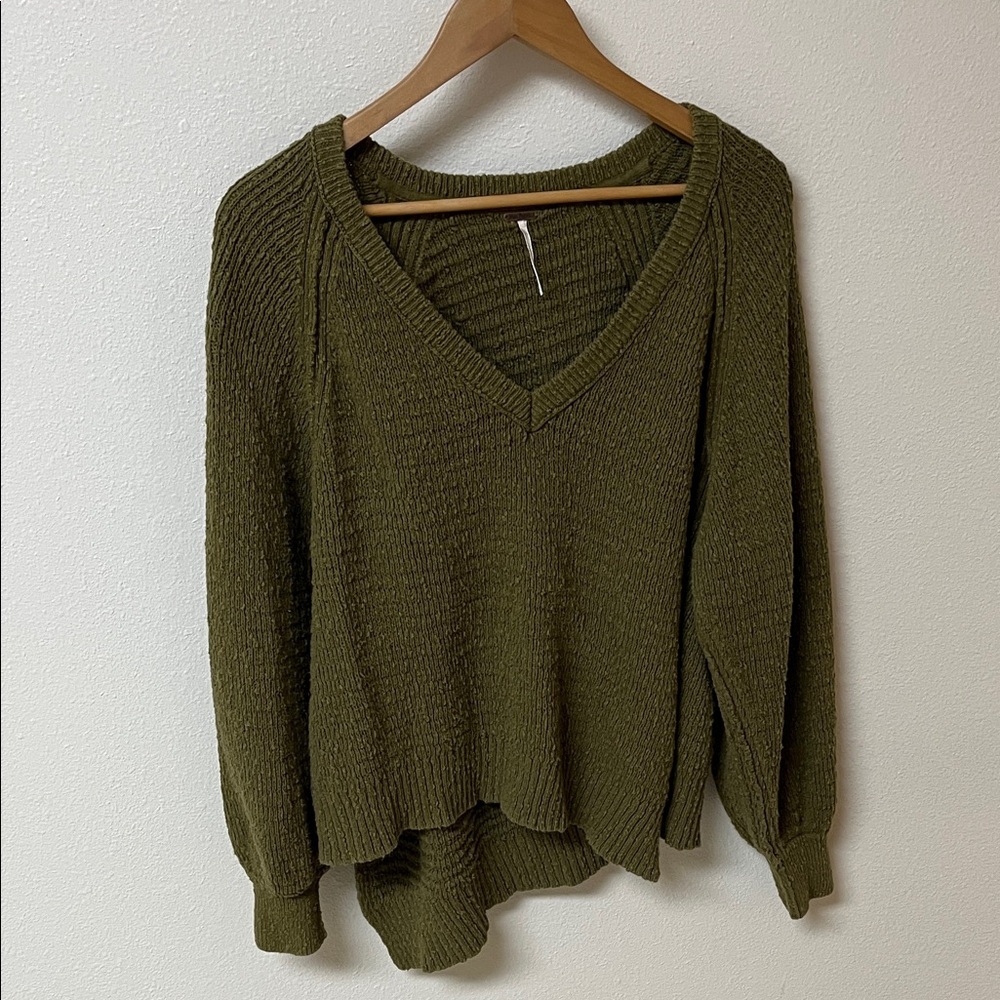 Free People Green V-Neck Sweater Women’s size M